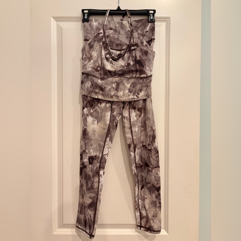 Gymshark Women's Marble Leggings and matching top- Gymshark. Black and Gray